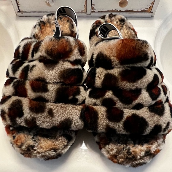 Ugg slippers - Picture 2 of 6